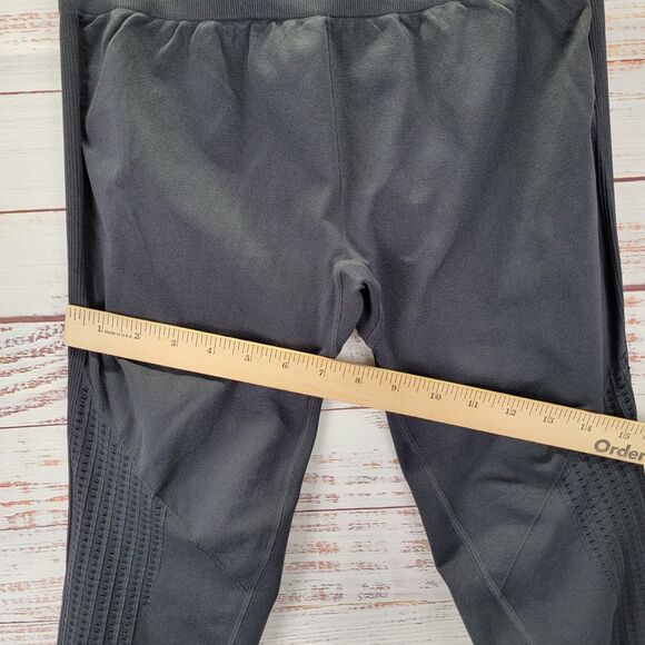 Fabletics Leggings Women Size S Black Sync Seamless High Waisted 7/8 Mesh Panel - Picture 3 of 10